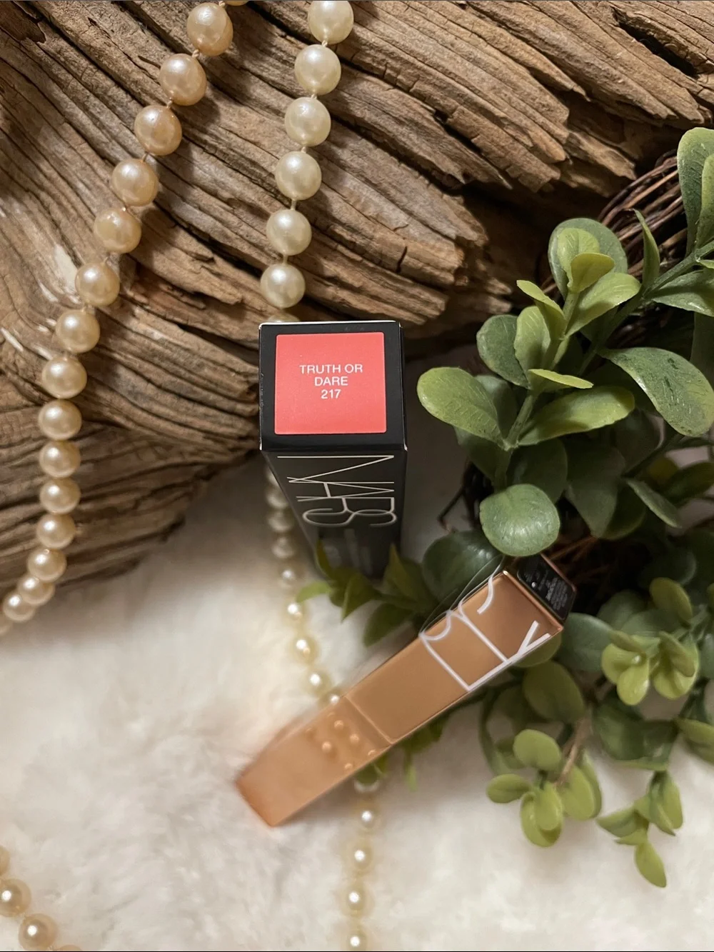 🎀NARS Lipstick in “Truth or Dare” #217 Shade with Gold-Tone Case🎀